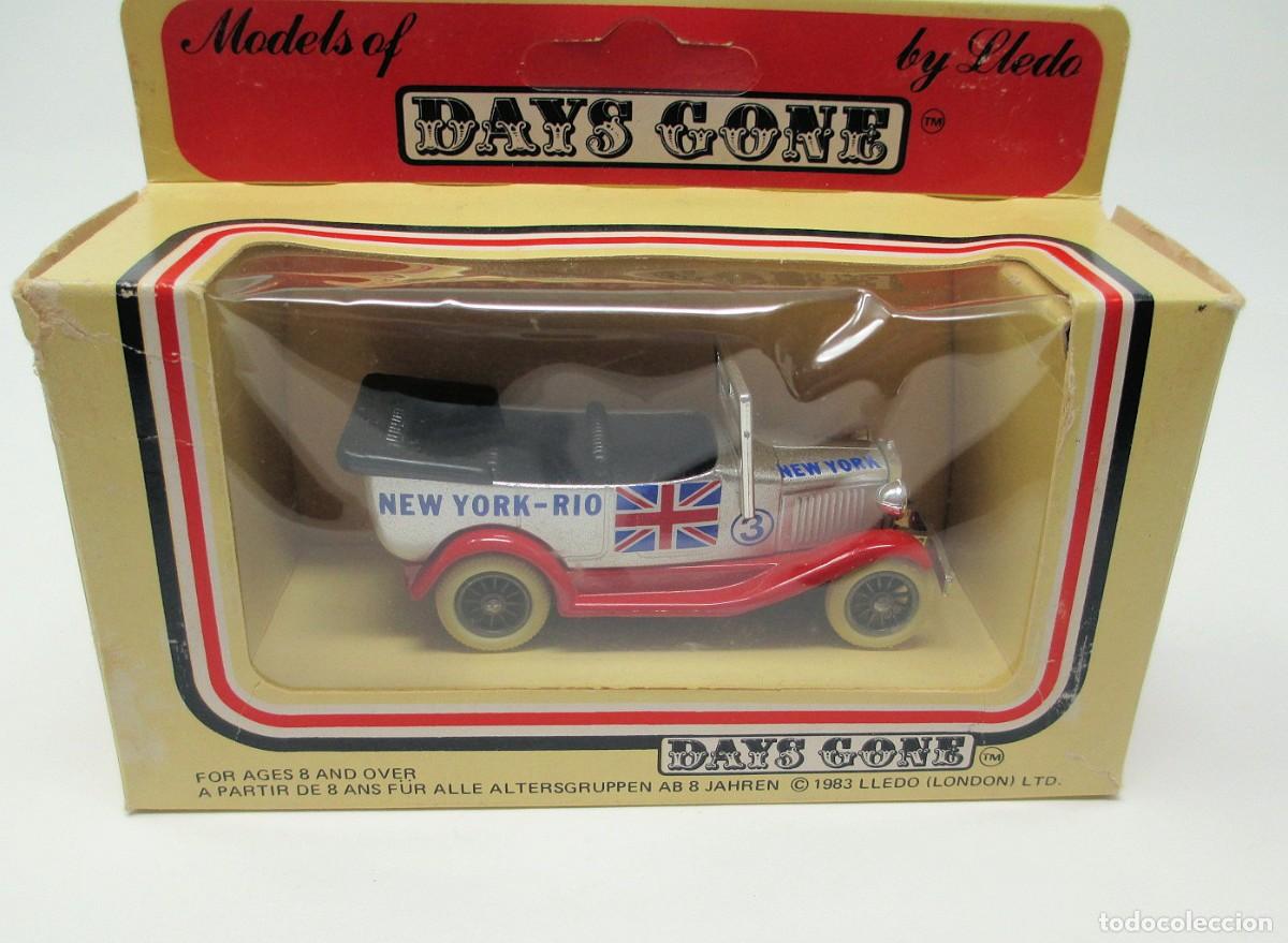Coches a escala: Coche de Days Gone - Lledo - New York - R&iacute;o. 7,5 cm de largo