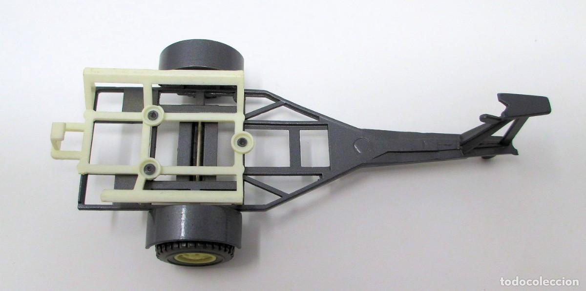 Coches a escala: Remolque de metal y pl&aacute;stico de 12 x 5,5 cm. - Foto 3