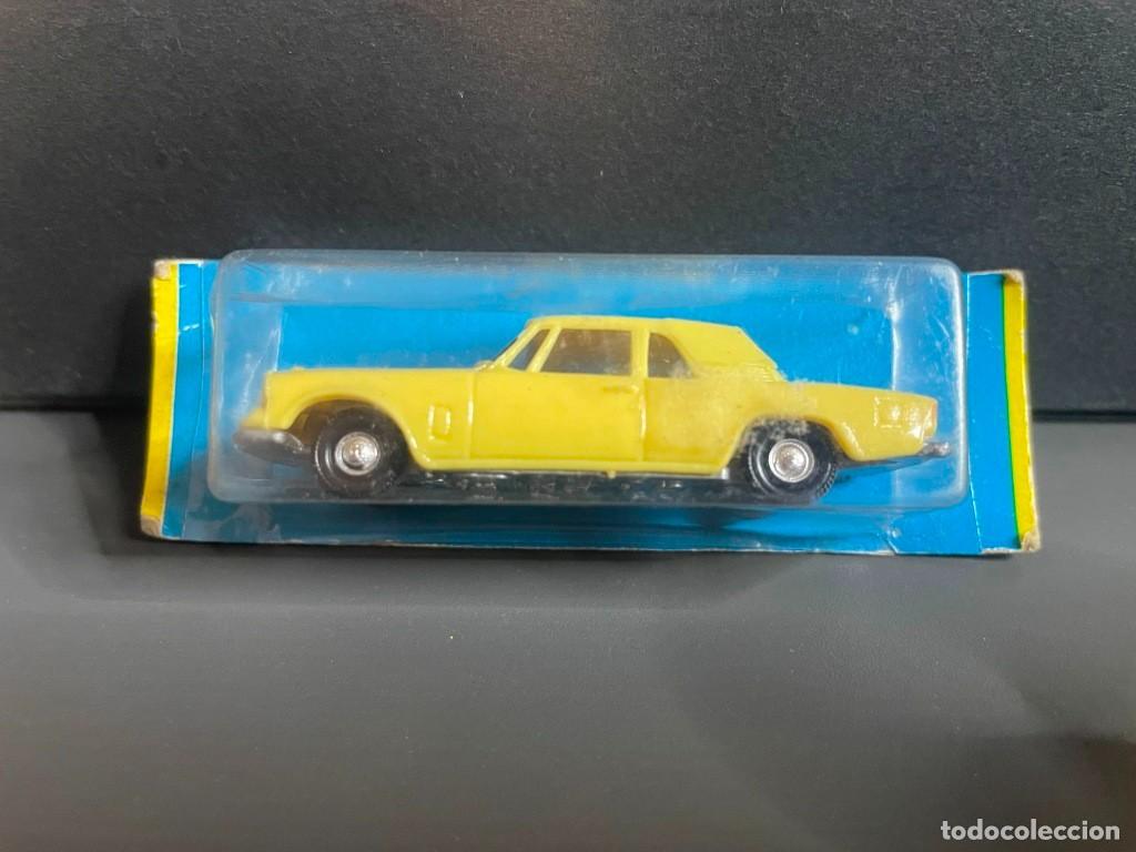 Coches a escala: EKO - STUDEBAKER EL HAWK - AMARILLO CREMA - ESCALA 1/86