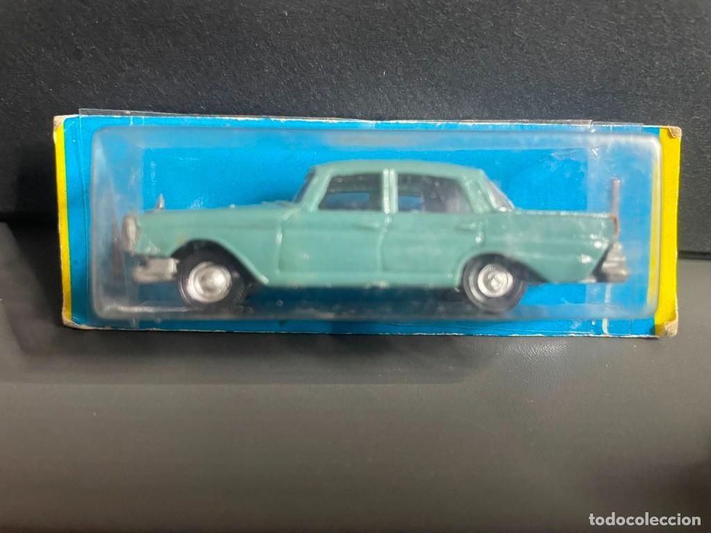 Coches a escala: EKO - MERCEDES 220 - VERDE GRISACEO - ESCALA 1/86