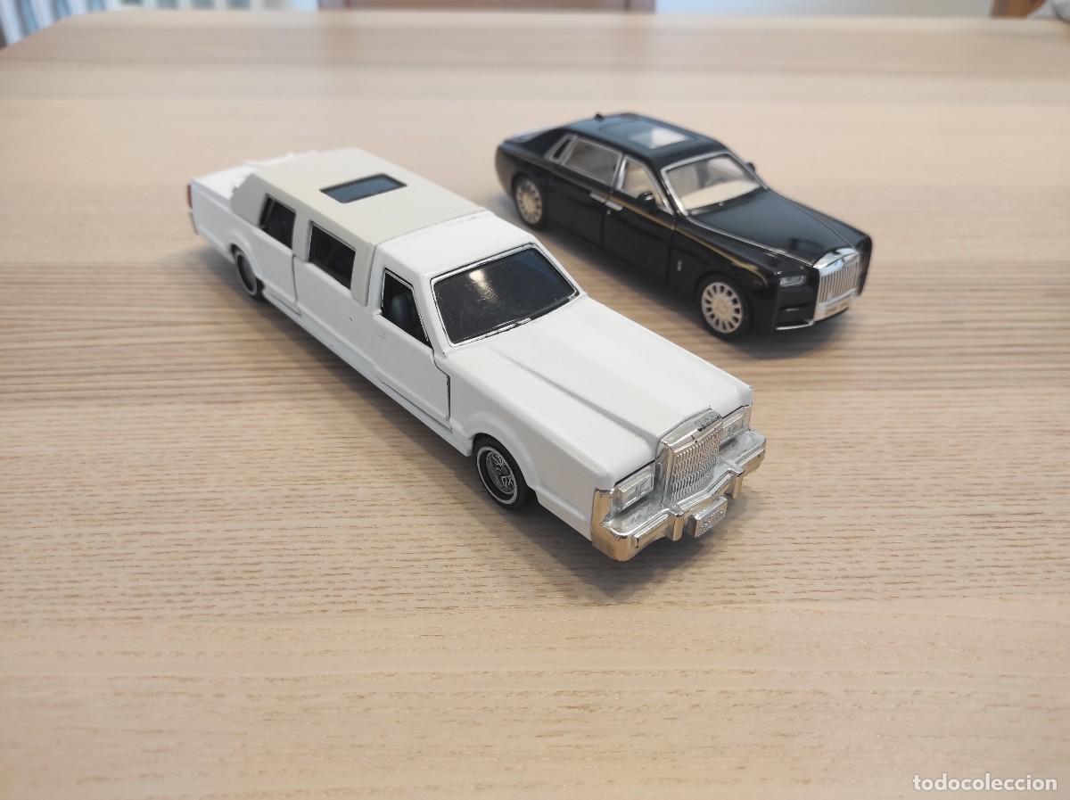 Coches a escala: 2 Miniaturas de limusinas de juguete
