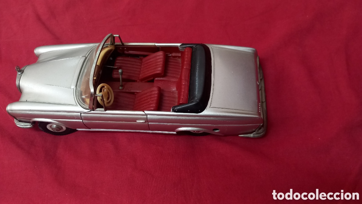 Coches a escala: Mercedes-Benz 250 SE Cabriolet.