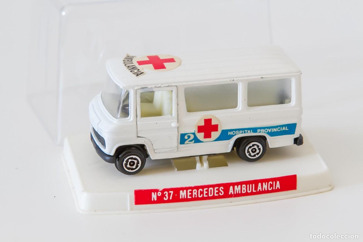 Coches a escala: Coche miniatura Guisval Mercedes Ambulancia numero 37