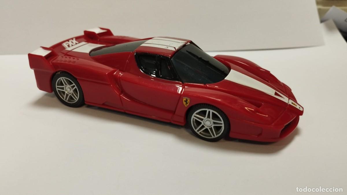 Coches a escala: miniatura de Ferrari FXX
