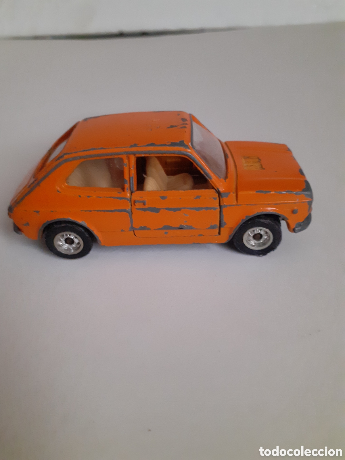 Coches a escala: GUISVAL COCHE SEAT 127 PRIMERAS SERIES.