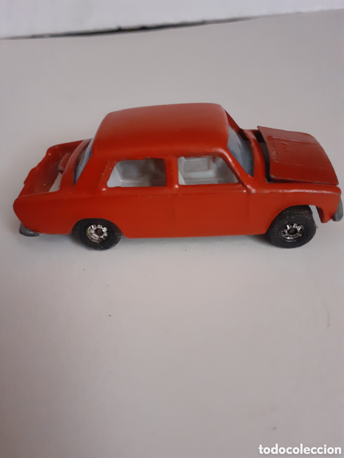Coches a escala: GUISVAL COCHE SEAT 124 ROJO PRIMERAS SERIES PARA RESTAURAR O DONANTE
