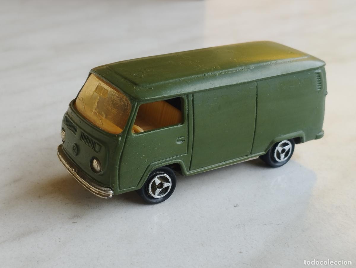 Coches a escala: FURGONETA VW VOLKSWAGEN FOURGON COMBI TRANSPORTER II EJERCITO MILITAR MAJORETTE 1,64