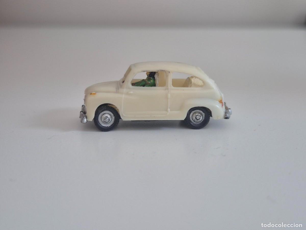Coches a escala: EKO ORIGINAL COCHE SEAT 600 CON PILOTO primeras series 1/88 1:88 HO VINTAGE