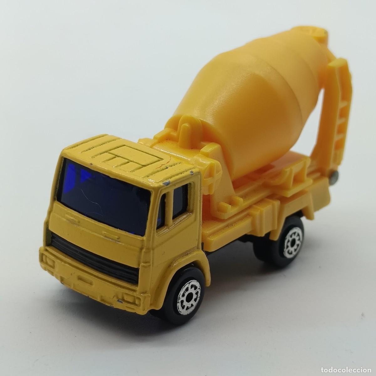 Coches a escala: Coche Maisto - Cami&oacute;n hormigonera (Cement Mixer) - Escala 1/64 - Made in China