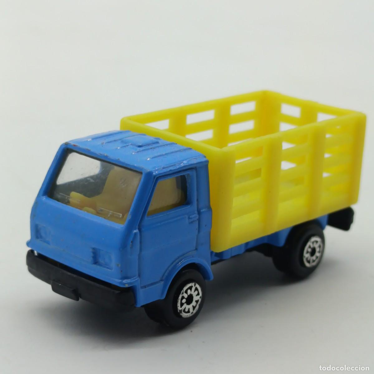 Coches a escala: Cami&oacute;n de carga Maisto - Color azul y caja amarilla - Escala 1/64 - Made in China