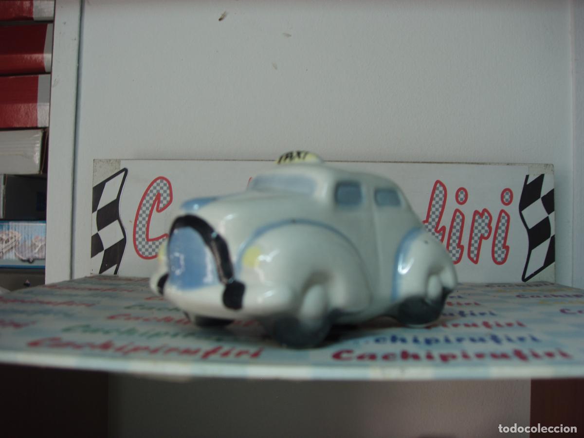 Coches a escala: COCHE CLASICO TAXI HUCHA DE CERAMICA MIDE 12 X 7 CM. BONITO