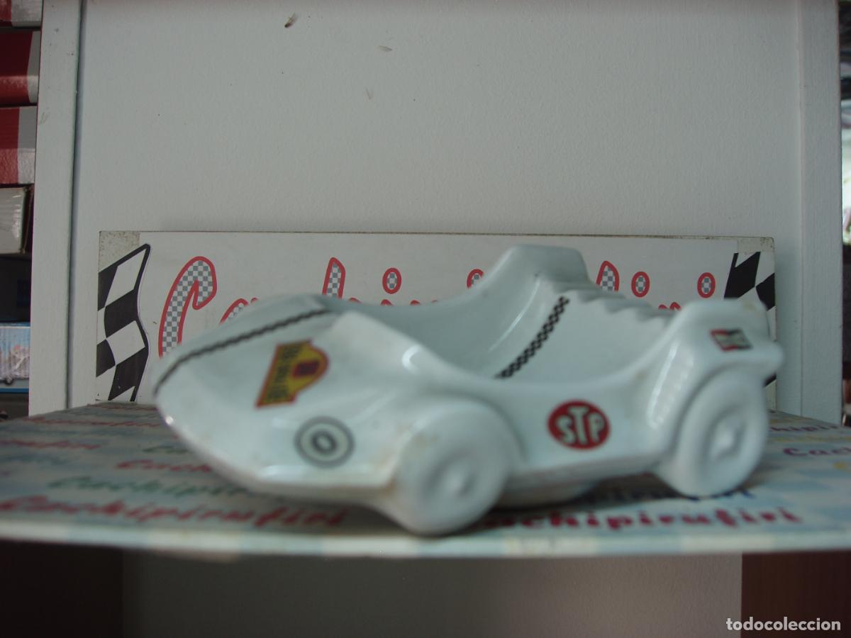 Coches a escala: COCHE CLASICO BARQUETA STP CENICERO DE CERAMICA MIDE 14 X 5 CM. BONITO