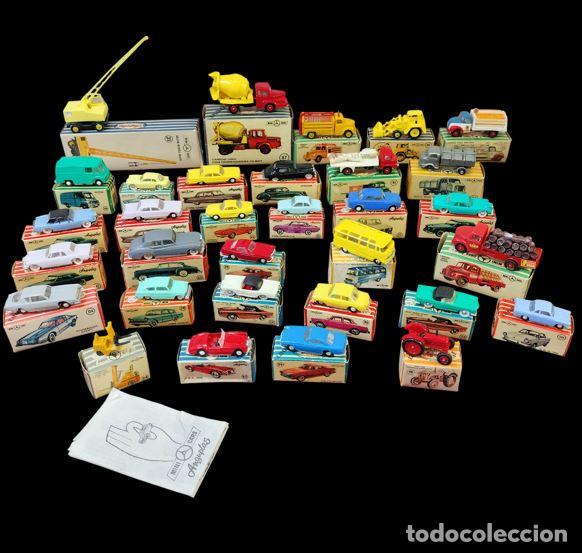 Coches a escala: GRAN COLECCI&Oacute;N DE MINI CARS ANGUPLAS. CON CAJA ORIGINAL. ESCALA 1/86. ESPA&Ntilde;A. CIRCA 1960.