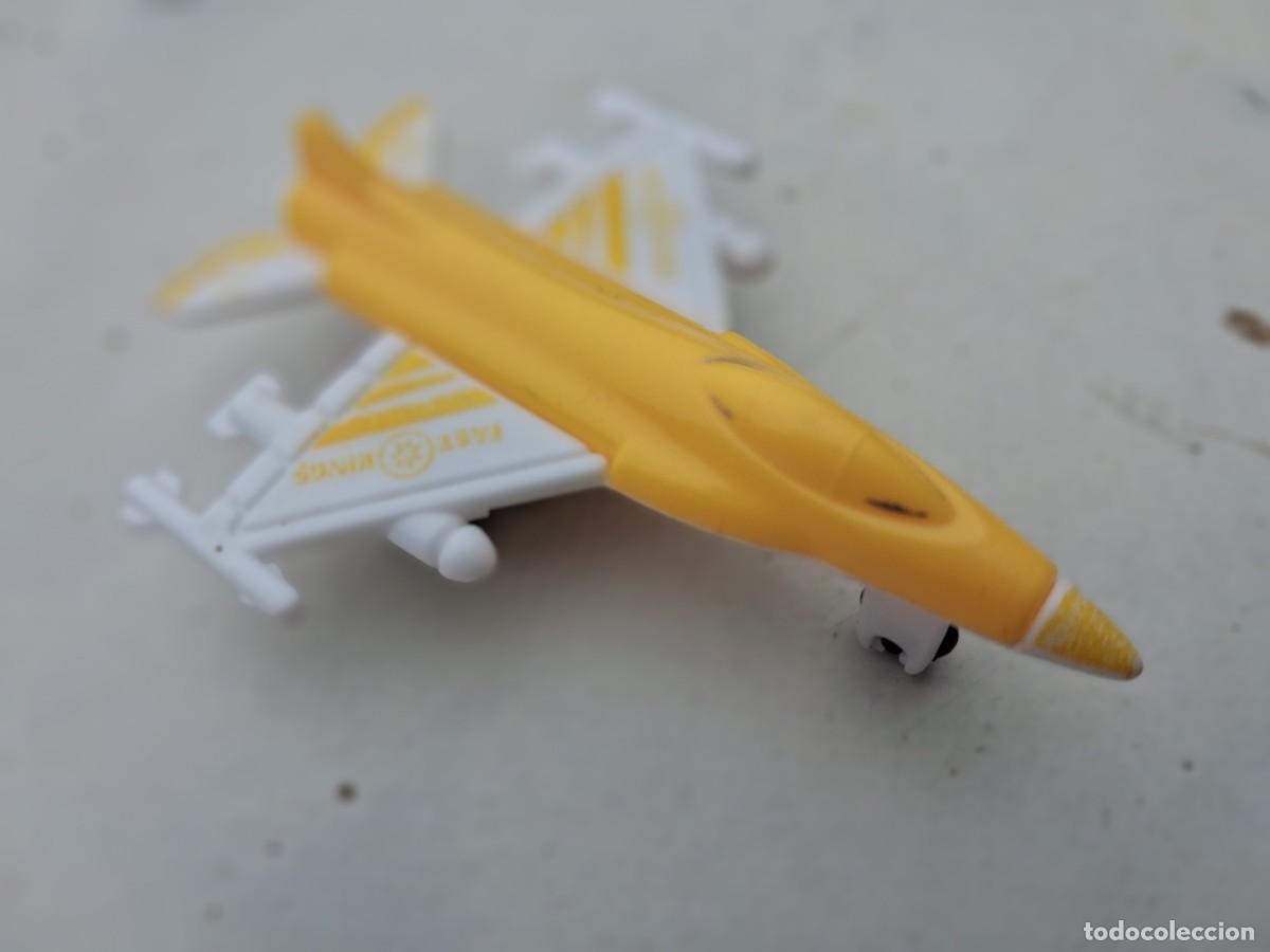 Coches a escala: Avi&oacute;n amarillo a reacci&oacute;n - 7 cms