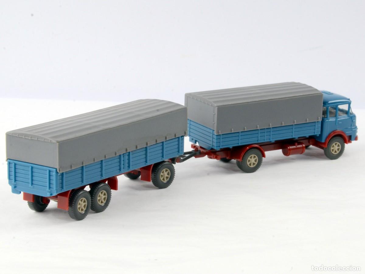 Coches a escala: Wiking 1:87 H0 Cami&oacute;n Krupp 806 con Remolque de Tres Ejes Azul