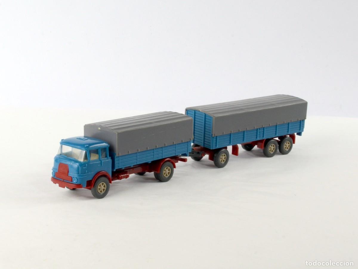 Coches a escala: Wiking 1:87 H0 Cami&oacute;n Krupp 806 con Remolque de Tres Ejes Azul
