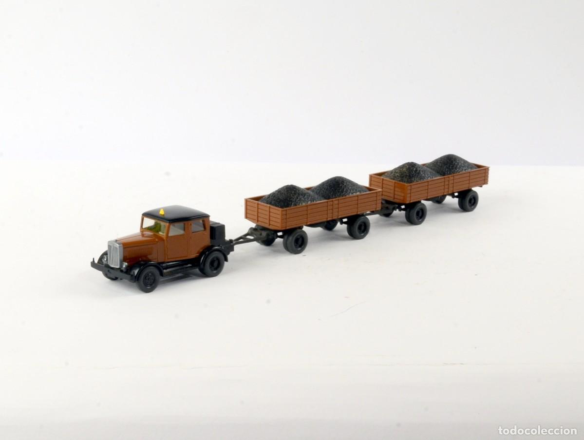 Coches a escala: Wiking Escala 1:87 H0 Hanomag ST100 con dos Remolques con Carga de Carb&oacute;n
