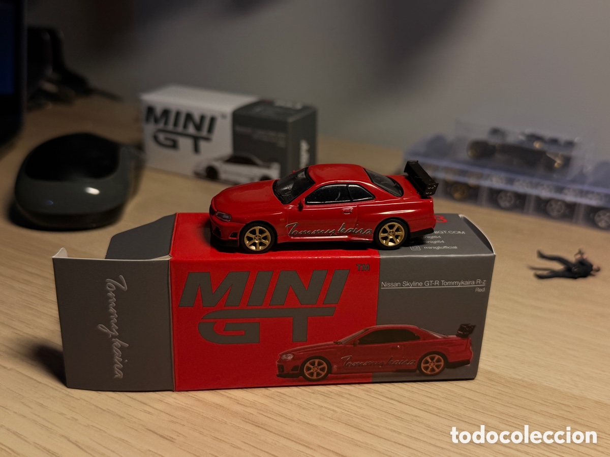 Coches a escala: Mini GT #543 Nissan Skyline GT-R R34 Tommykaira R-z rojo 1:64
