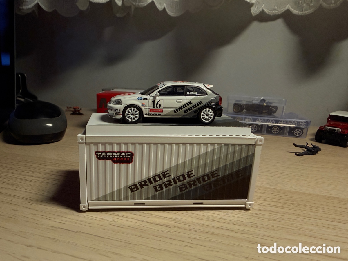 Coches a escala: Tarmac Works Honda Civic Type R EK9 BRIDE #16 1:64 con contenedor