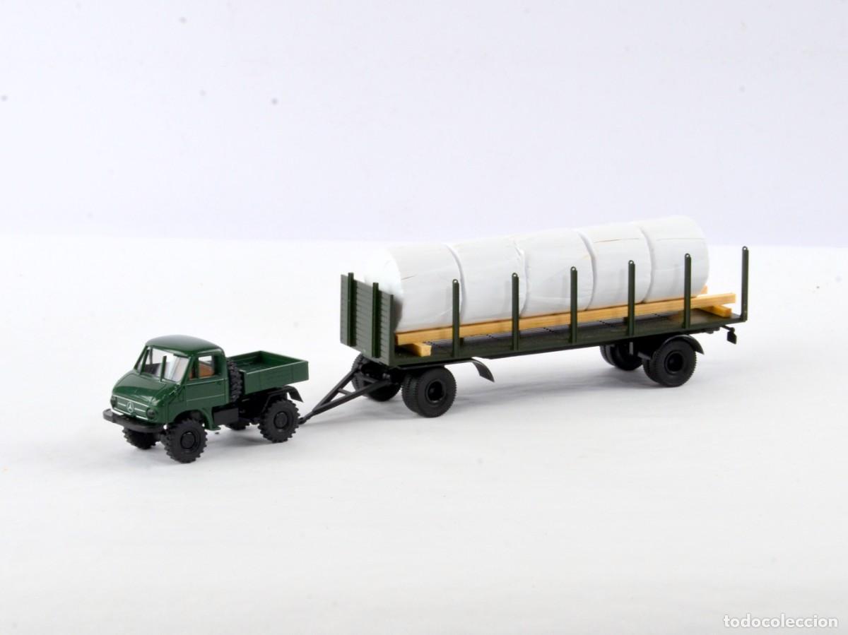 Coches a escala: Brekina Escala 1:87 H0 Unimog 411 con Remolque de Teleros y Pacas de Heno con Caja