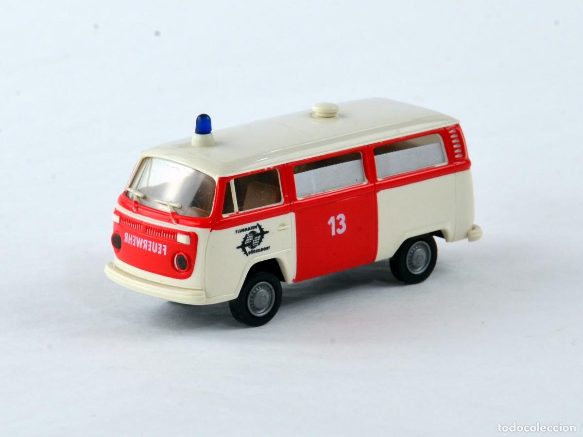 Coches a escala: Brekina Escala 1:87 H0 Volkswagen T2 Ambulancia Bomberos