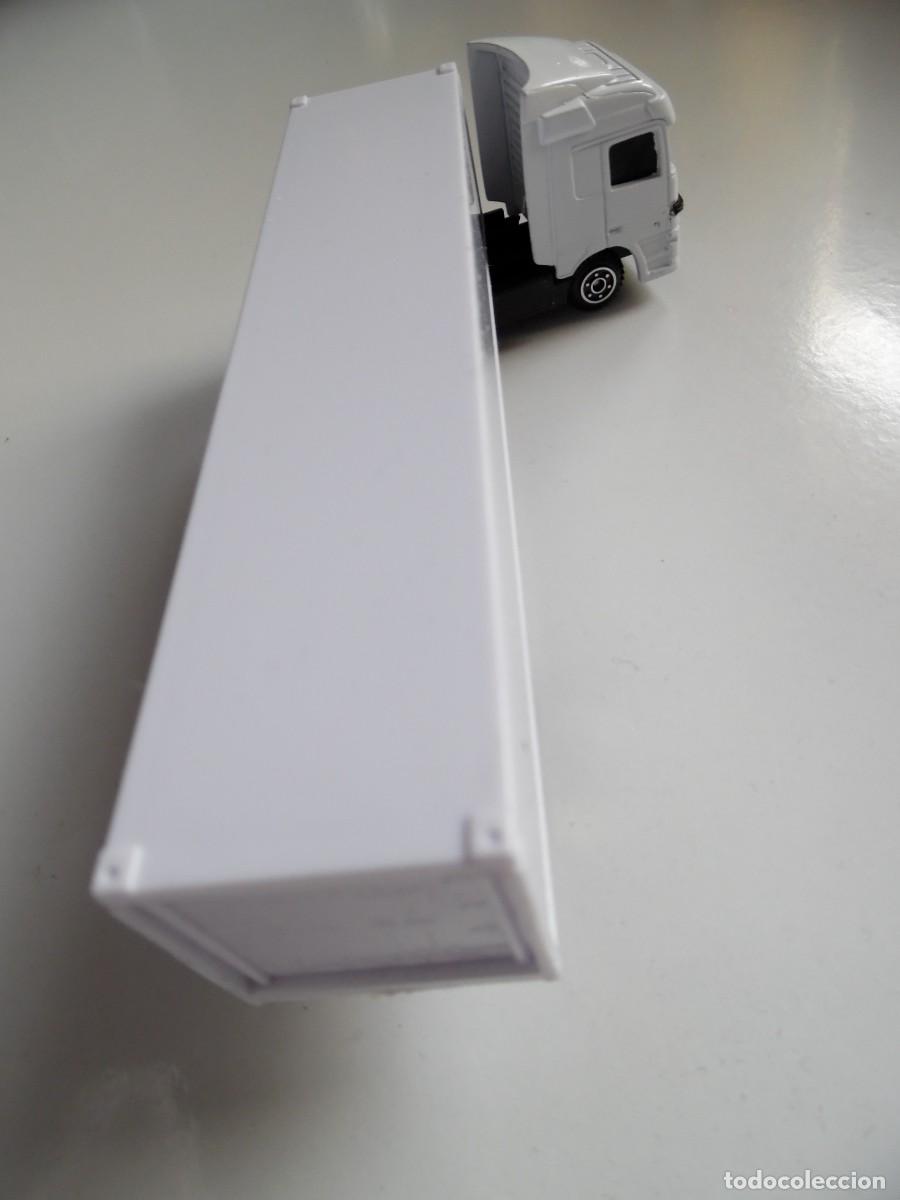 Coches a escala: Cami&oacute;n articulado Mercedes Benz Actros, 18 cm de largo x 3 cm de ancho, escala 1:87. Metal+plastico