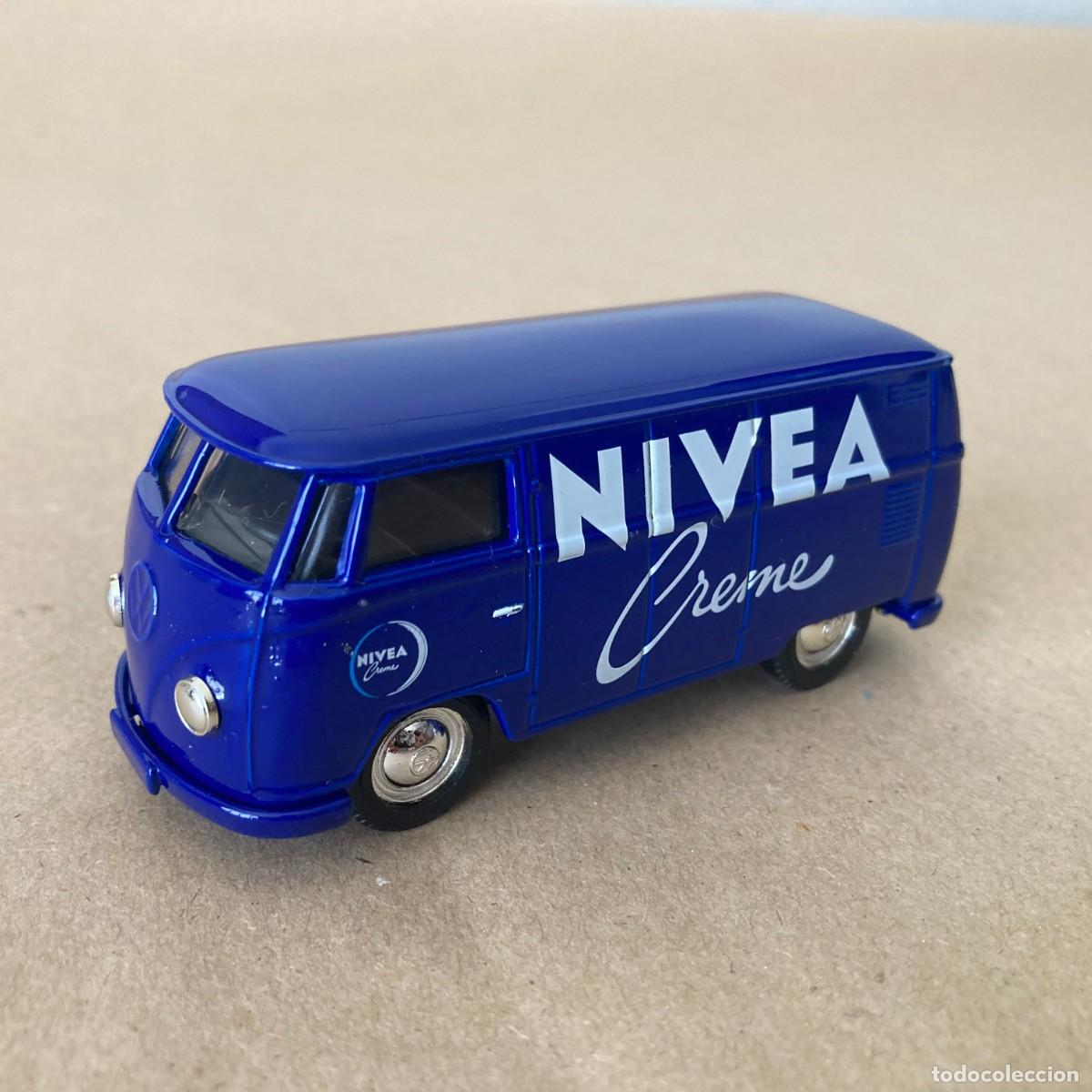 Coches a escala: COCHE COLECCI&Oacute;N CAMIONES ANTA&Ntilde;O Furgoneta Volkswagen Transporter (T1) NIVEA CREME CORGI ESCALA 1/64