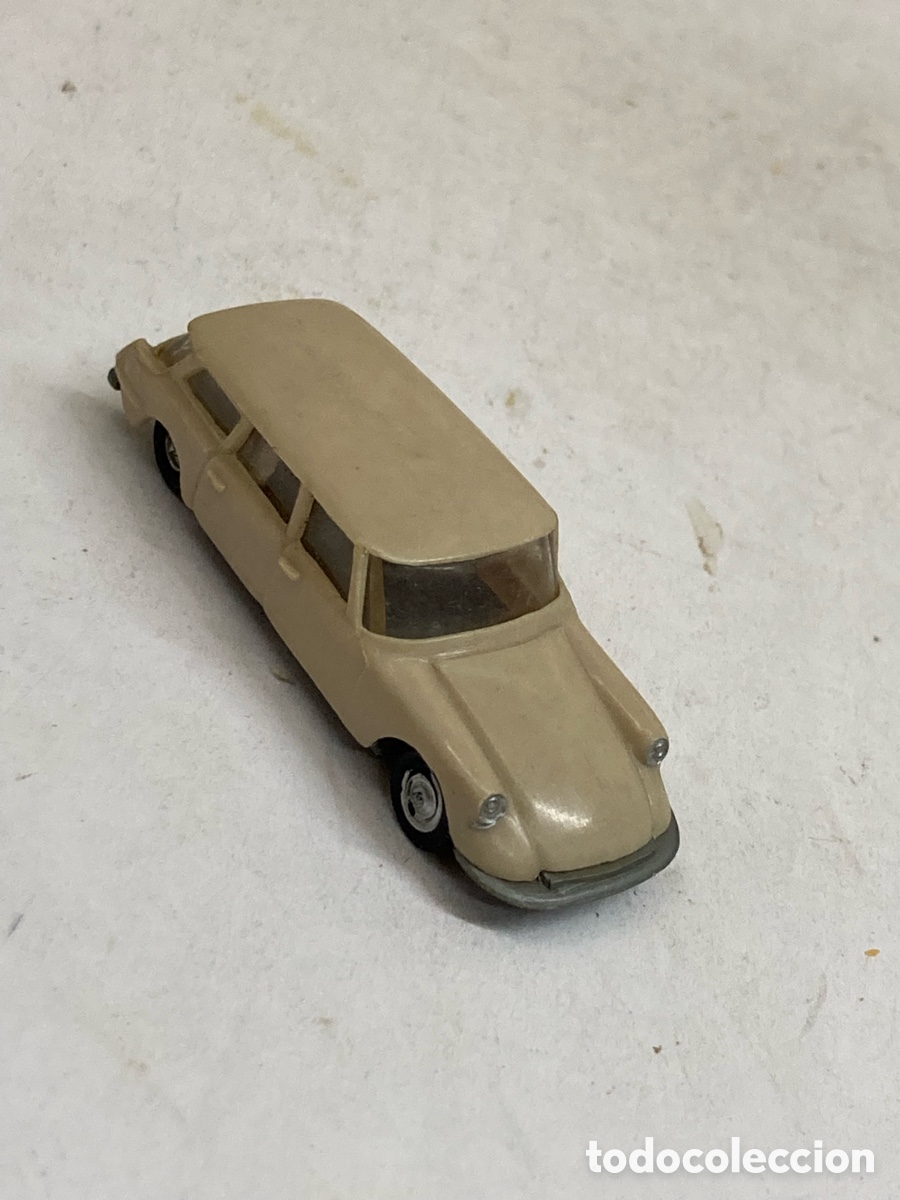 Model Cars: Coche miniatura miniatura que representa un Citro&euml;n ID 19 Break