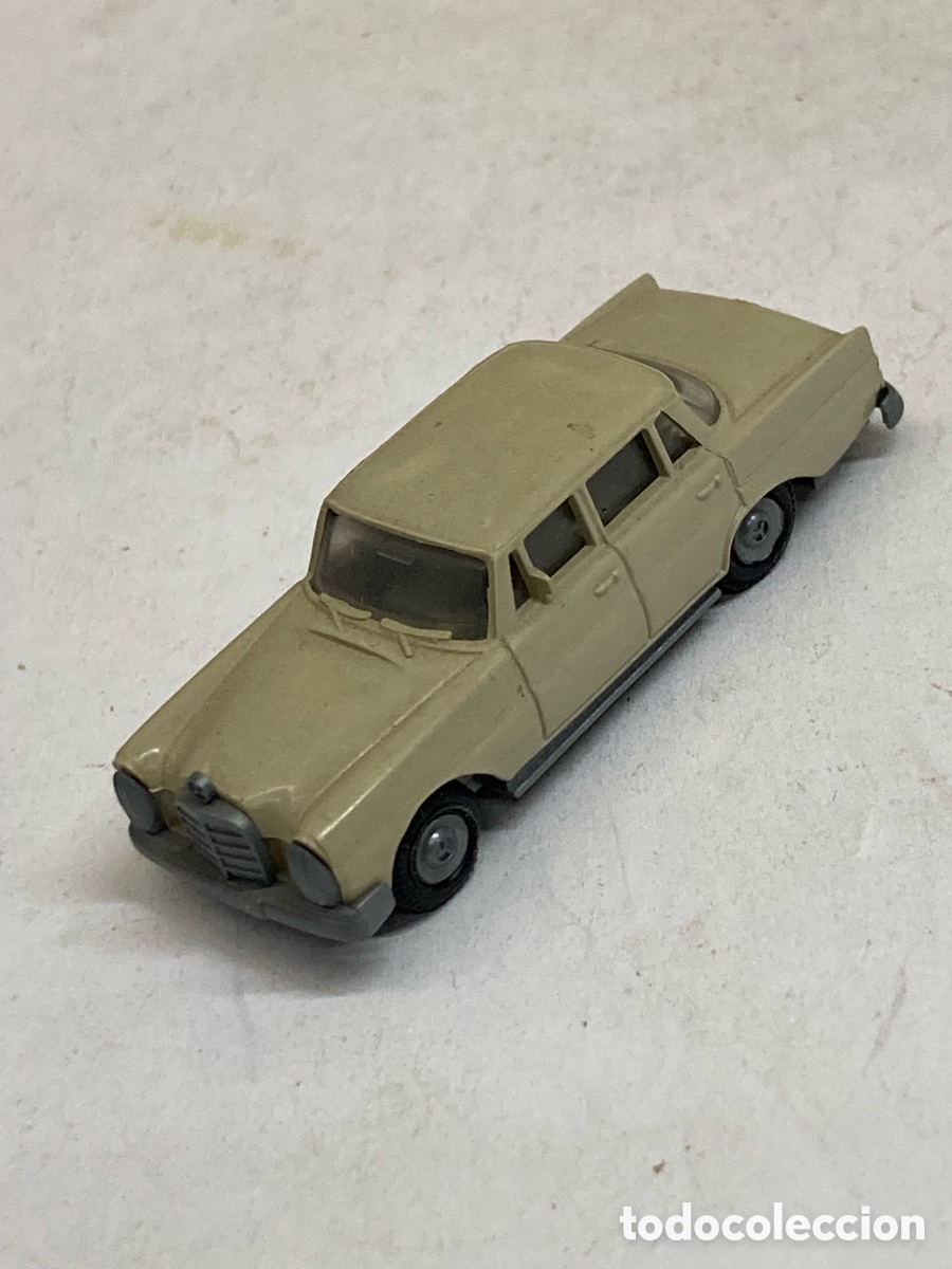 Model Cars: Miniatura vintage de un Mercedes-Benz 220SE