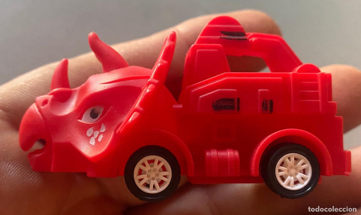Auto in scala: Juguete infantil, autom&oacute;vil triceratops. Cochecito de avance por fricci&oacute;n. 7 cm. largo. Buen estado.
