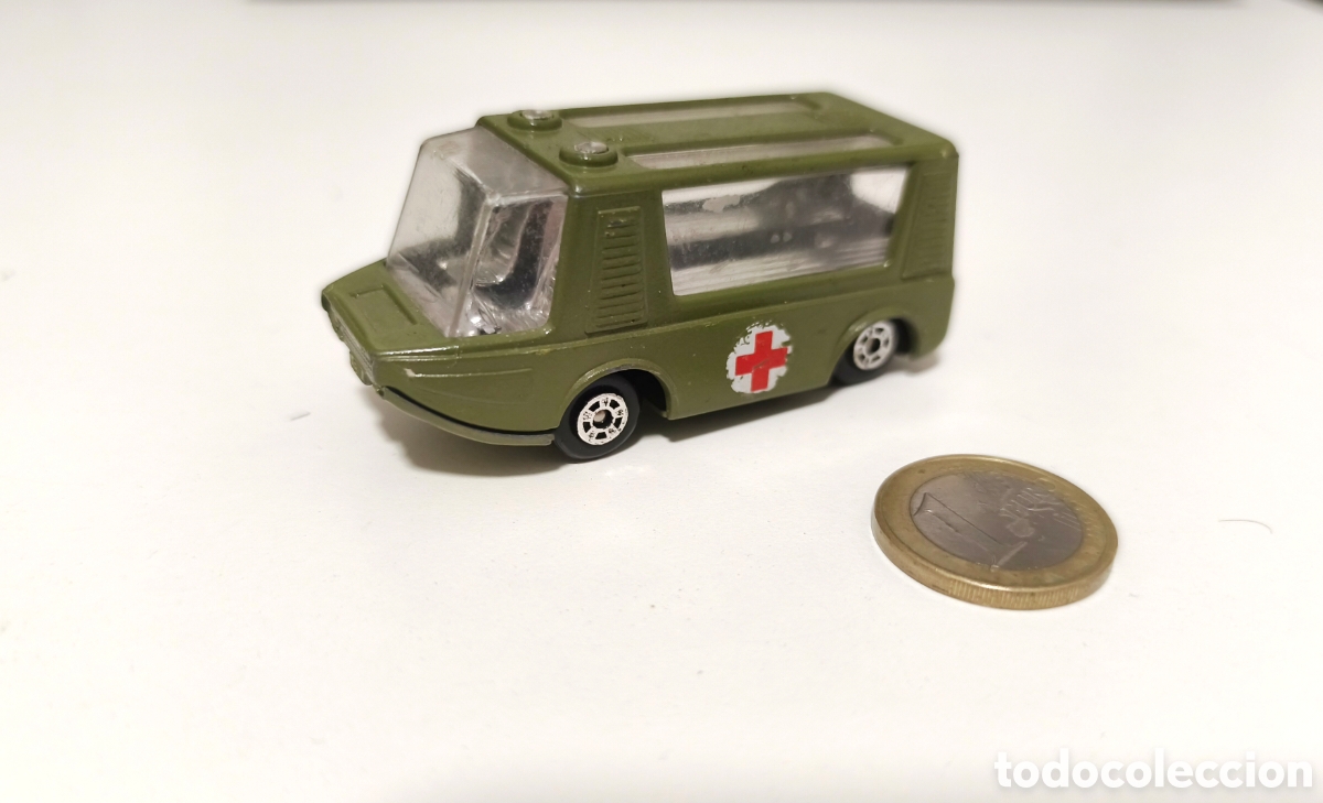 Coches a escala: Ambulancia Militar Mira 1/64
