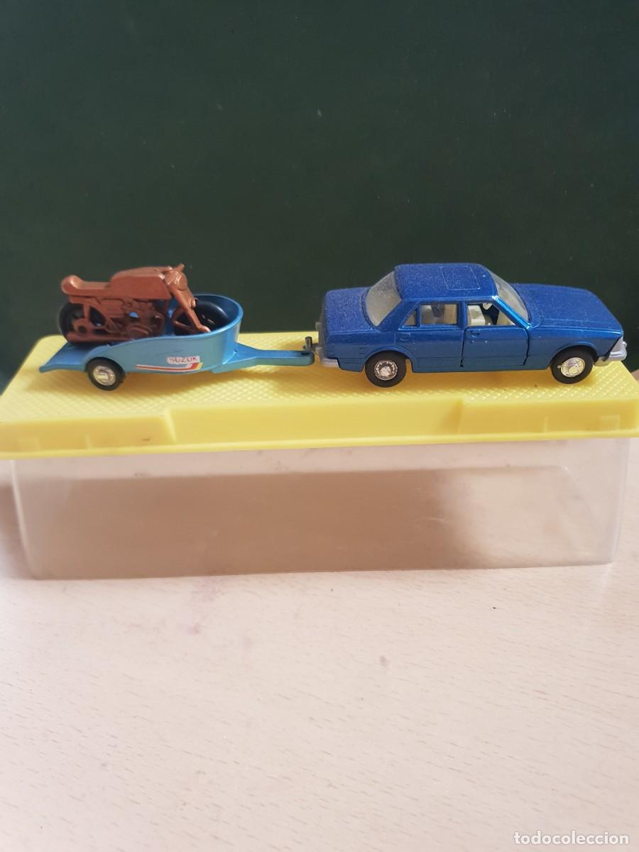 Coches a escala: MIRA. ford con remolque moto suzuki sin jugar