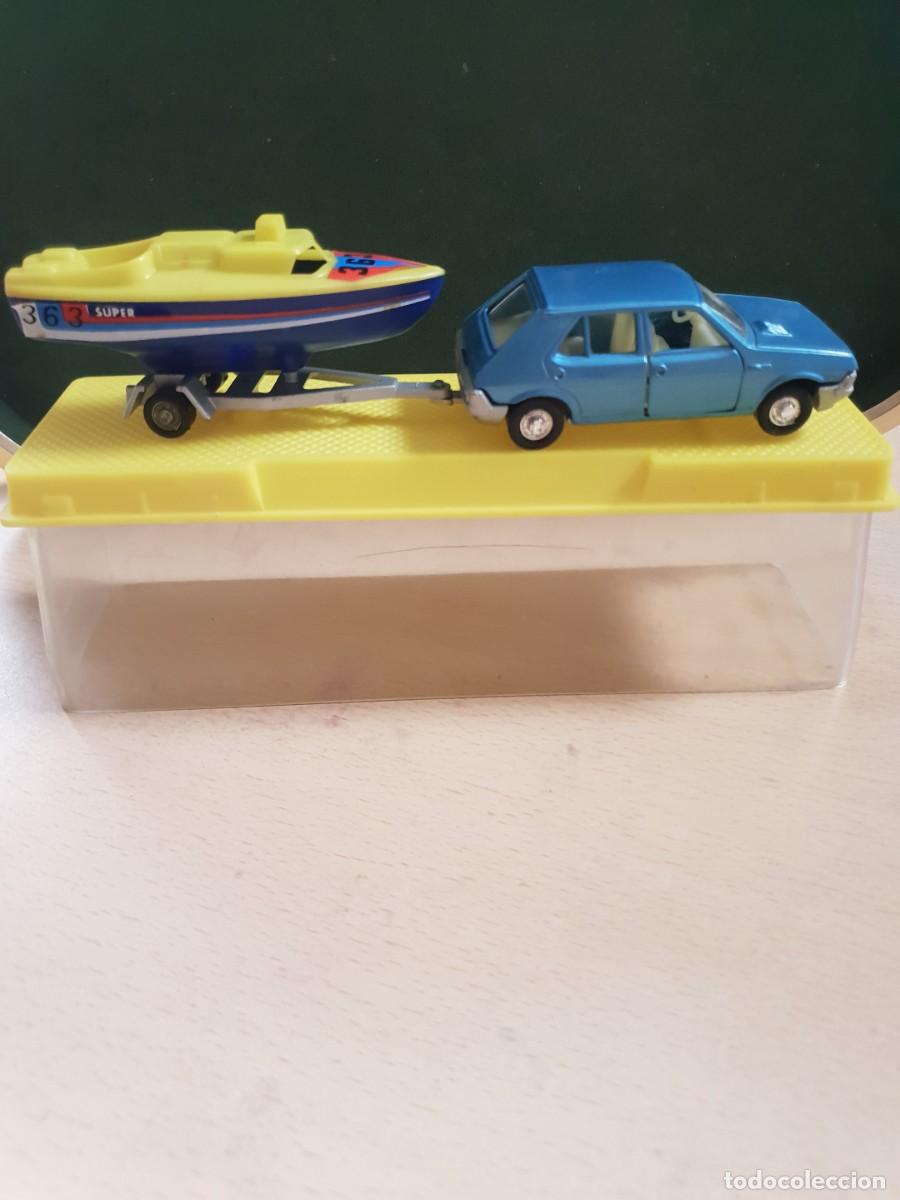 Coches a escala: MIRA. seat ritmo clx con remolque de lancha amarilla sin jugar
