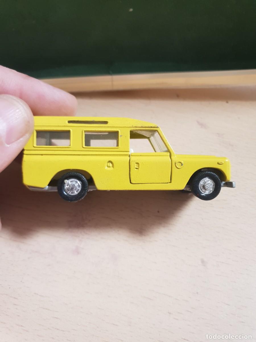 Coches a escala: MIRA. COCHE LAND ROVER AMARILLO