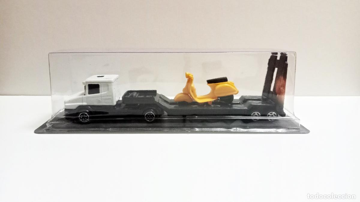 Coches a escala: CAMI&Oacute;N SCANIA 124L 400 TRAILER G&Oacute;NDOLA + MOTO VESPA GUISVAL JUGUETE COCHE ESCALA 1:87 ESPA&Ntilde;A