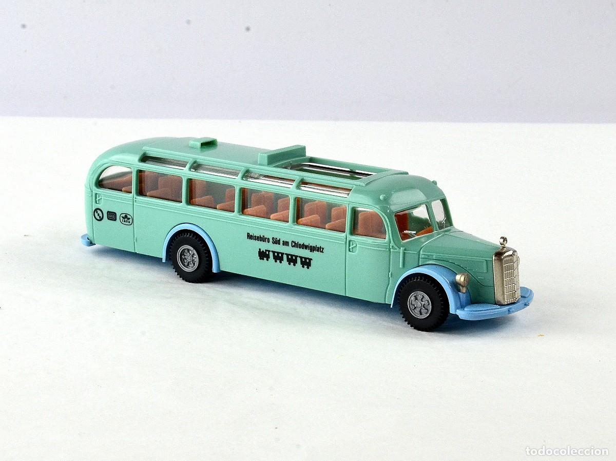 Coches a escala: Brekina Escala 1:87 H0 Autocar Mercedes Benz O5000 Reiseb&uuml;ro S&uuml;d