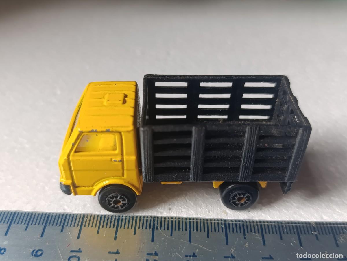 Coches a escala: CAMION GANADERO - MAISTO - COCHE