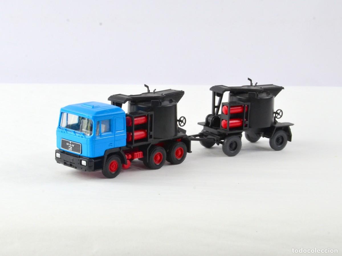 Coches a escala: Wiking Escala 1:87 H0 Cami&oacute;n de Transporte de Alquitr&aacute;n MAN F90 con Remolque