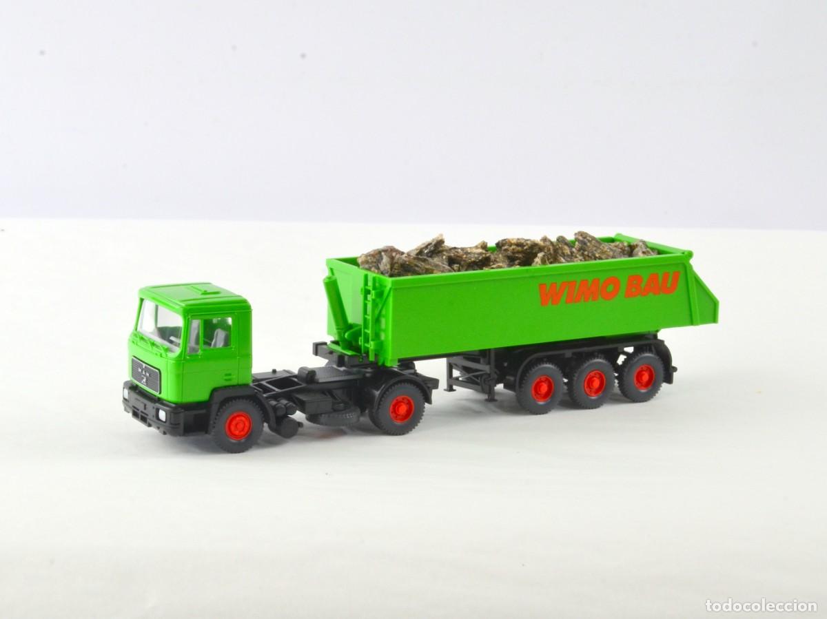 Coches a escala: Wiking Escala 1:87 H0 Cami&oacute;n Articulado MAN F90 con Semirremolque Volquete Wimo Bau, Cargado