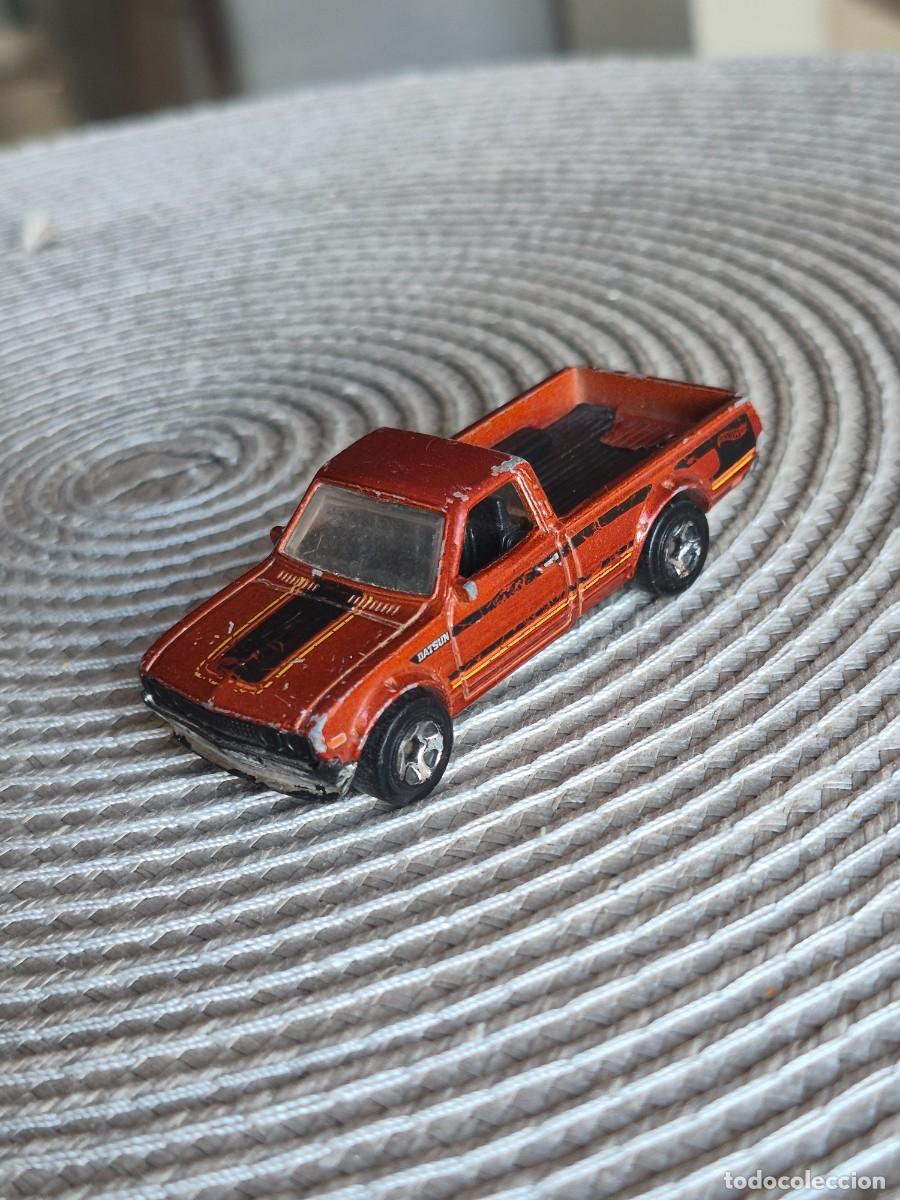 Coches a escala: Coche Hot Wheels Datsun 620 Nissan Pickup a escala 1/64