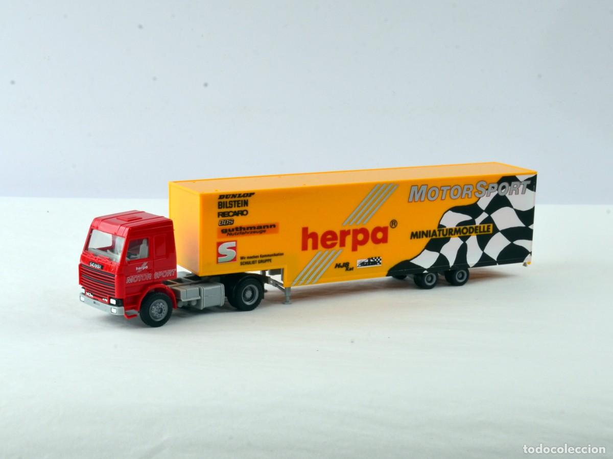 Coches a escala: Herpa Escala 1:87 H0 Cami&oacute;n Articulado Scania 143M430 Herpa Motorsport Impecable con Caja