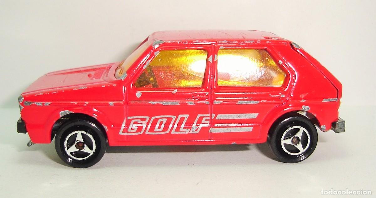 Coches a escala: VOLKSWAGEN GOLF GTI MAJORETTE ESCALA 1:60 LOTE 24