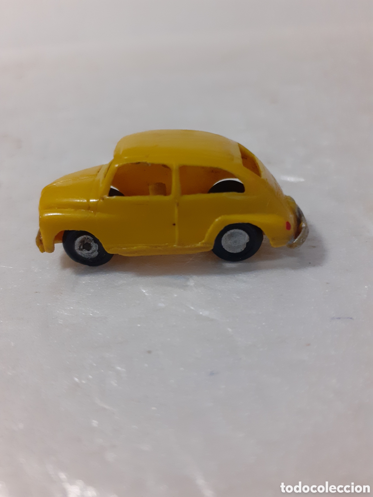 Coches a escala: COCHE SEAT 600 PLASTICO AMARILLO EKO PULGA