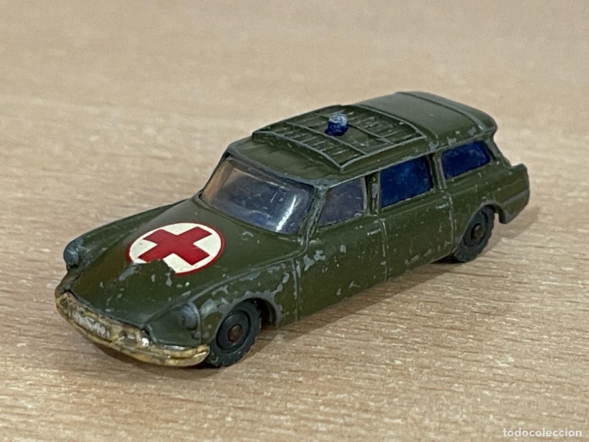 Coches a escala: 133- Antiguo coche HUSKY Citro&euml;n Safari Ambulancia Militar 6,3 cm. Made in Great Britain a&ntilde;os 60