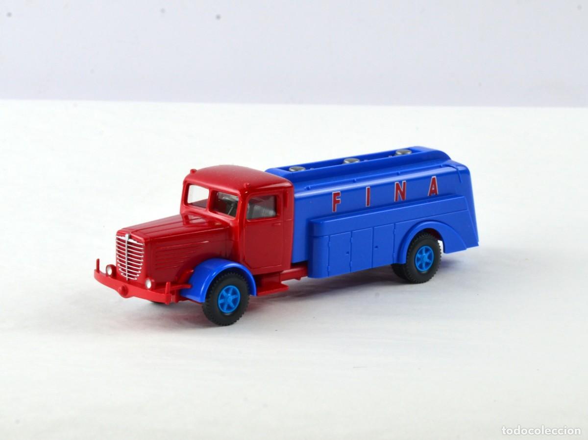 Coches a escala: Wiking Escala 1:87 H0 Cami&oacute;n Cisterna B&uuml;ssing 8000 Fina