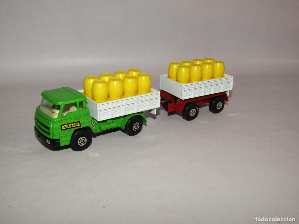 Coches a escala: Antiguo Cami&oacute;n y Remolque con Bidones BARREIROS 42/38T en Escala 1/66 de GUILOY