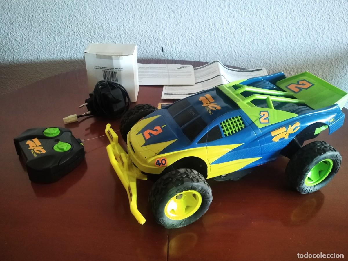 Coches a escala: Coche teledirigido Tonka