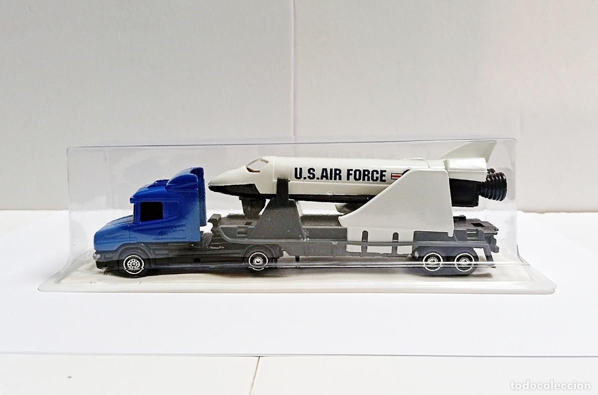 Coches a escala: CAMI&Oacute;N SCANIA 124L 400 TRANSBORDADOR NAVE ESPACIAL U.S. AIR FORCE GUISVAL 1:87 ESPACIO SPACE TRAILER