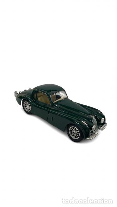 Coches: Miniatura de coche vintage verde elegante