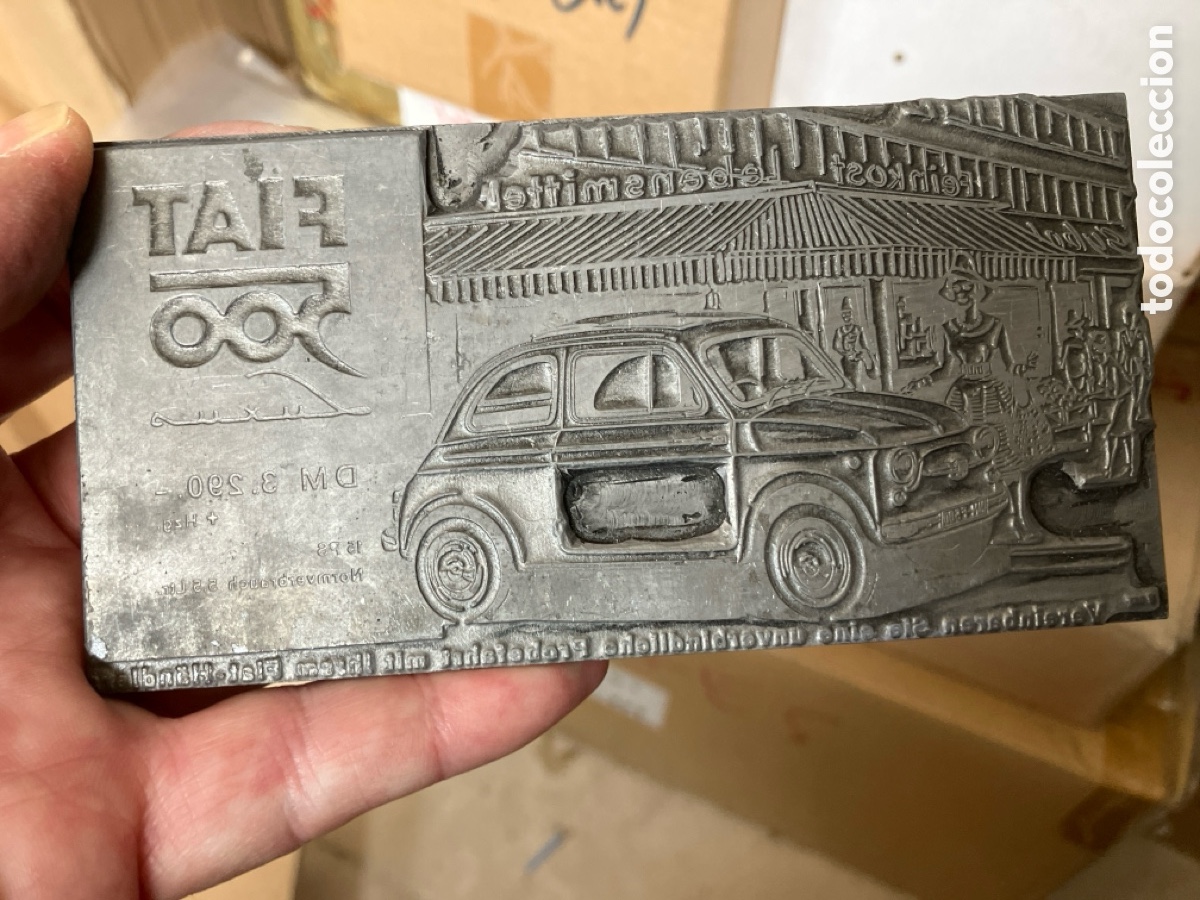 Coches: Fiat 500 antiguo sobre sello de imprenta - Foto 1